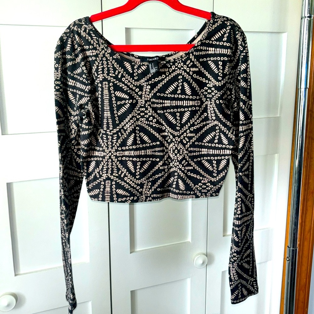 Forever 21 long sleeved crop top Small